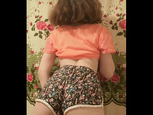 ❤️ Babe żagħżugħa sexy tqaxxir ix-xorts tagħha fuq il-kamera ❤ Video tal-ħakk lilna ❌❤